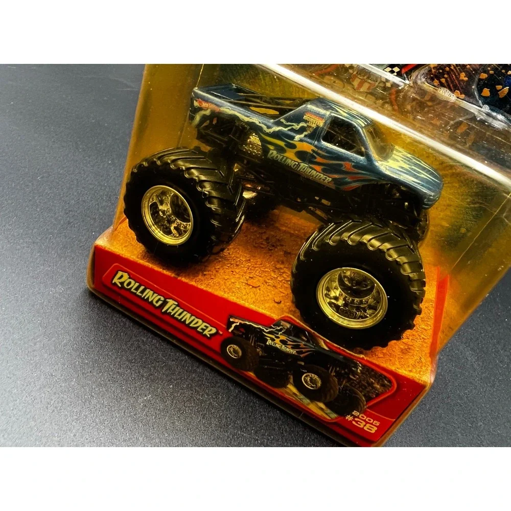 Hot Wheels Monster Jam Rolling Thunder 2005 Official Series #38 Blue 1:64 Scale
